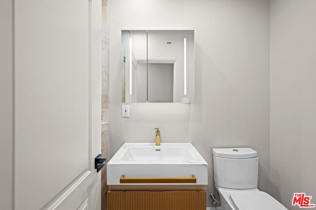 Building Photo - 260 S La Peer Dr