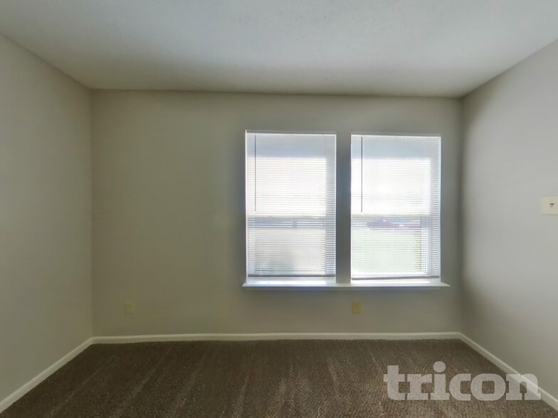 Building Photo - 5753 N Jamestown Dr