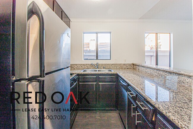 Building Photo - 1522 N Formosa Ave