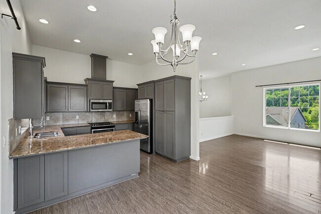 Building Photo - 3 bed, 2 bath home in West Salem's Brush College neighborhood