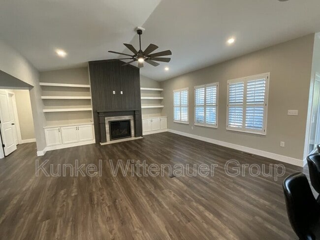 Building Photo - 1212 Hickory Point Dr