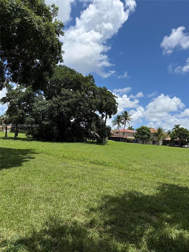 Building Photo - 3450 Pinewalk Dr N