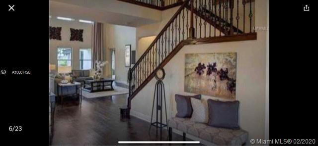 Building Photo - 8961 Lookout Pointe Dr