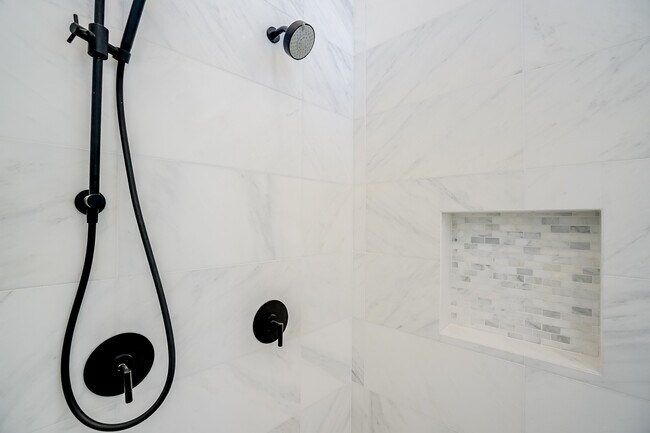 Building Photo - 15851 Mulholland Pl