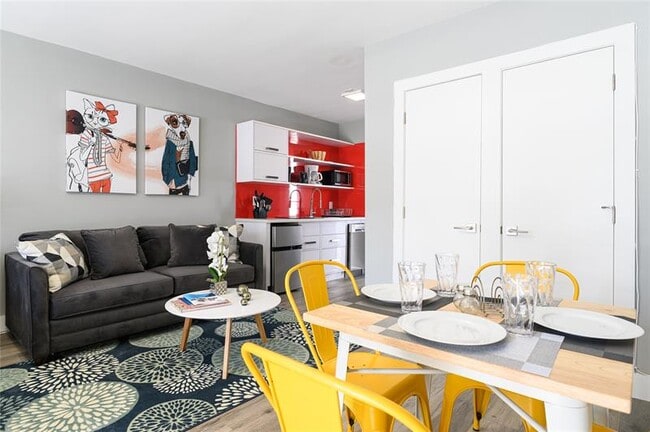 Building Photo - 1020 N Victoria Park Rd