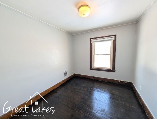 Building Photo - Beautiful 2 Bedroom 1 Bathroom now availab...