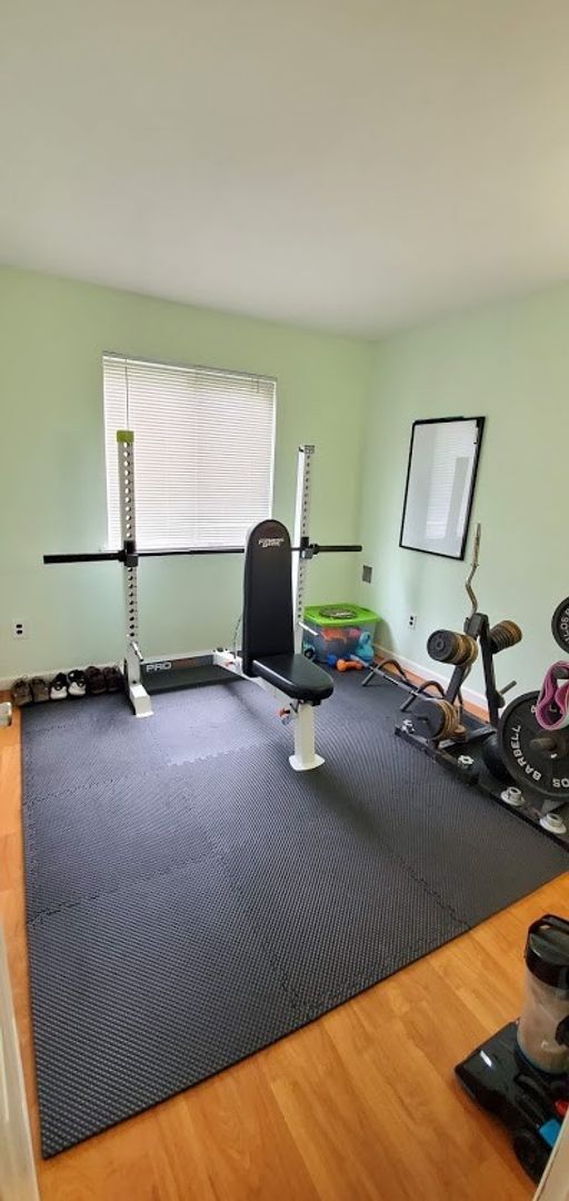 Building Photo - Centrally located, elegantly updated 2-bed...