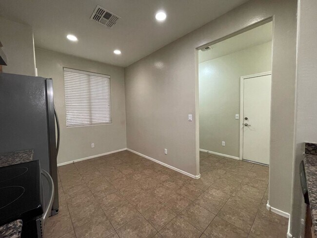 Building Photo - Attractive 3 bed, 2 bath home