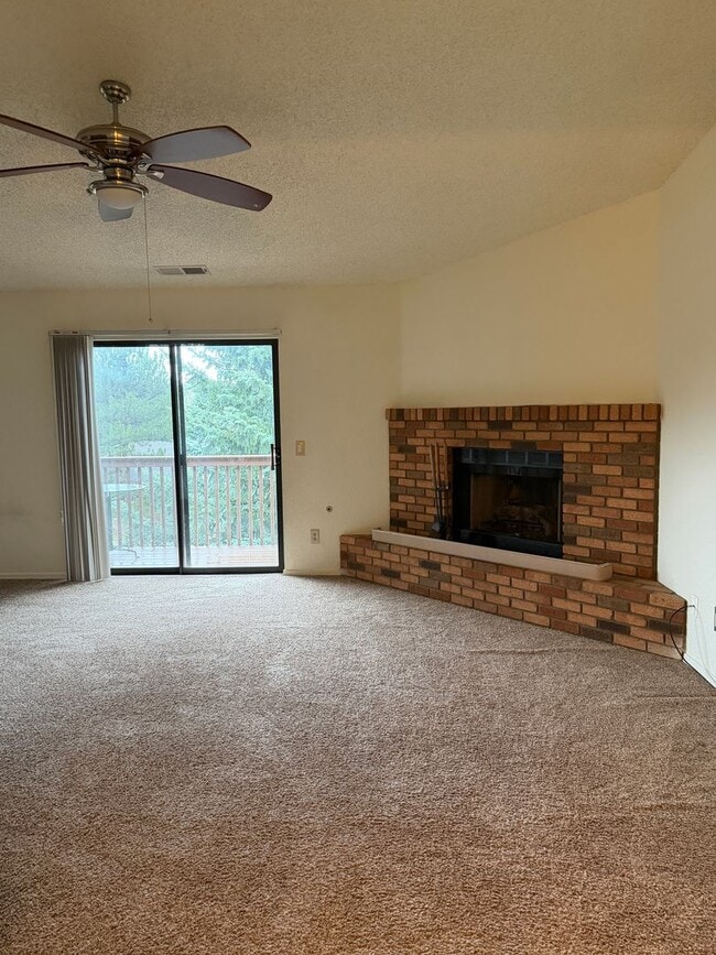 Building Photo - Available Now: 2 Bed - 2 Bath Townhouse, Continental area - $1,975