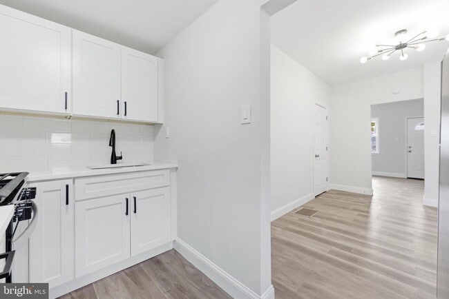 Building Photo - 923 Ridgeway St