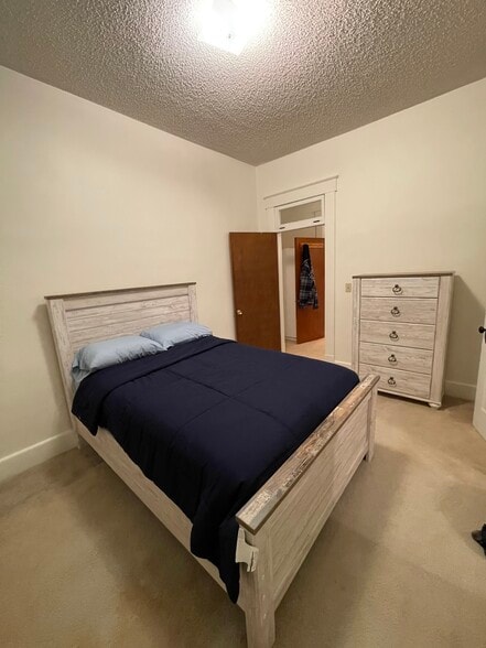 Building Photo - 106 N Main St