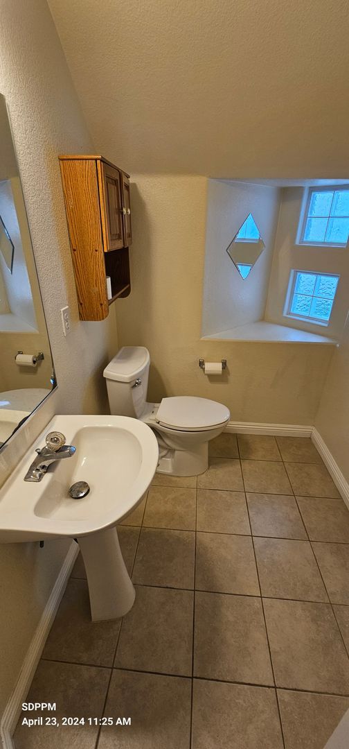 Building Photo - SCRIPPS RANCH - Ivy Hill - Nice 3 Bedroom / 2.5 Bath Townhouse.  AVAILABLE 08/17/2026.