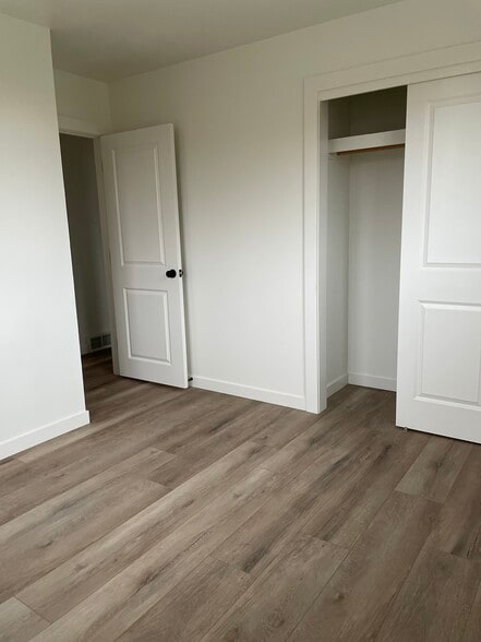 Building Photo - 345 Center St W