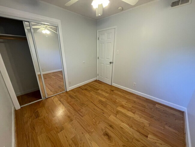 Building Photo - Sweet Spot in Carrboro! Inviting, updated 3br 2ba condo...Walk to Weaver St. & minutes to UNC