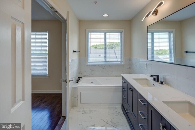Building Photo - 7827 Crystal Brook Way
