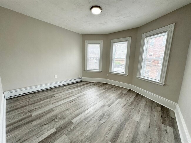 Building Photo - 57 Burrell St