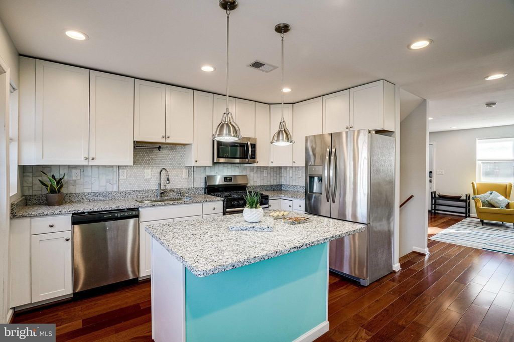 Building Photo - 4214 Gault Pl NE