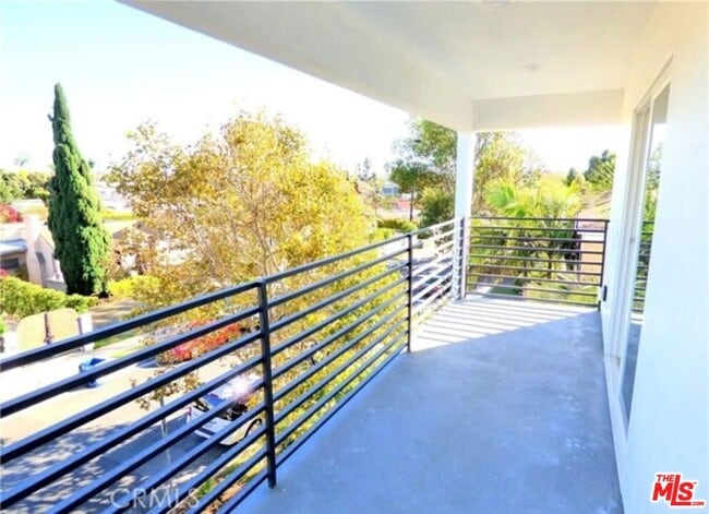 Building Photo - 1113 Carmona Ave