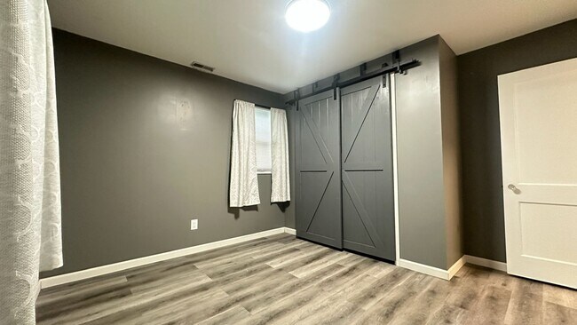 Building Photo - Great layout, cozy 3-bedroom, 1-bath house in a quiet neighborhood