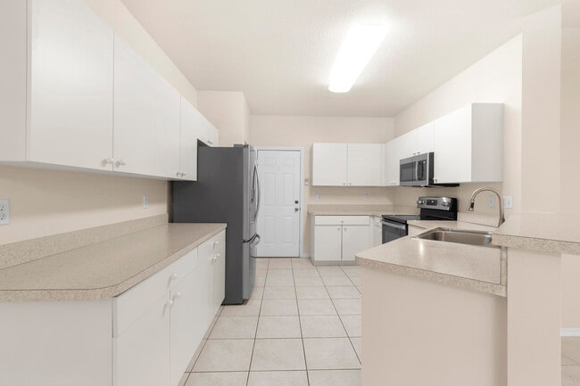 Building Photo - 4535 Thornwood Cir