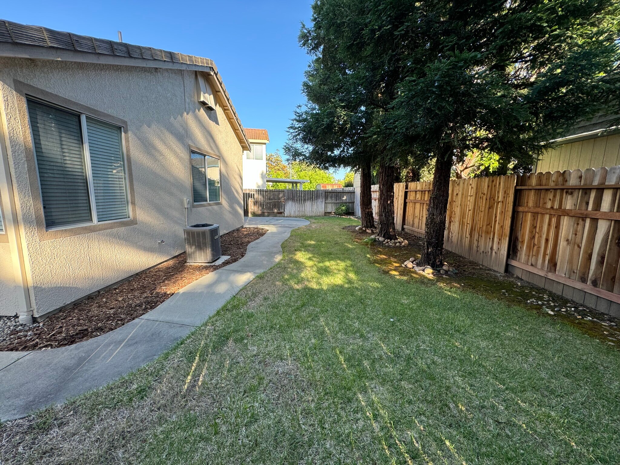 Building Photo - 905 Sapphire Cir