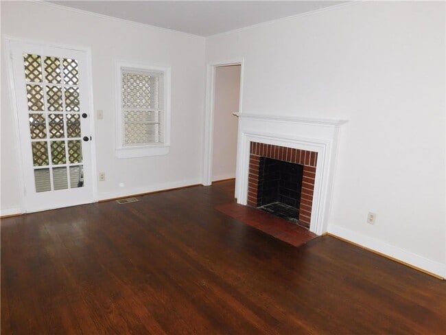 Building Photo - 219 Parkview Dr SE