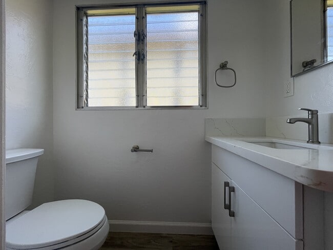 Building Photo - 861 Ala Lilikoi St