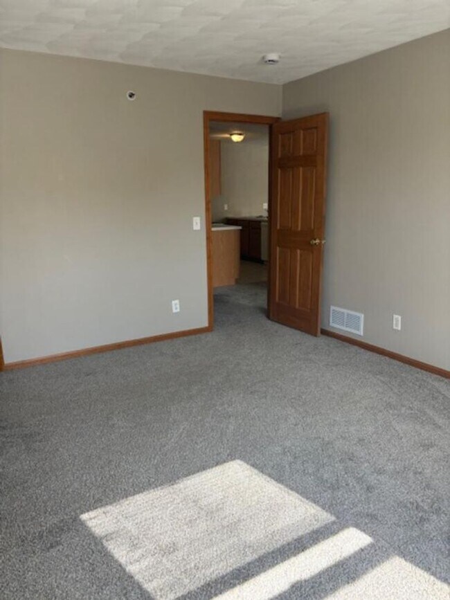 Building Photo - 10332 Clearwing Ln