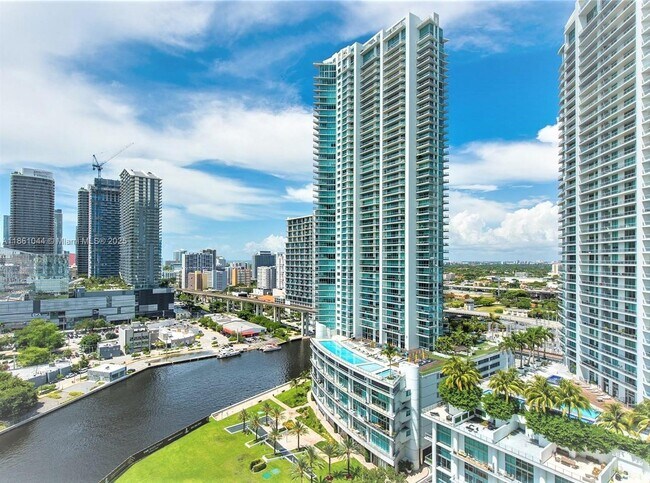 Building Photo - 350 S Miami Ave