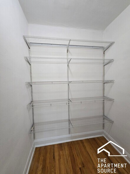 Building Photo - 908 Reba Pl