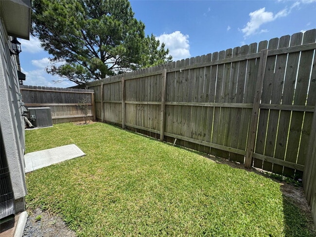 Building Photo - 430 S Centro Cir
