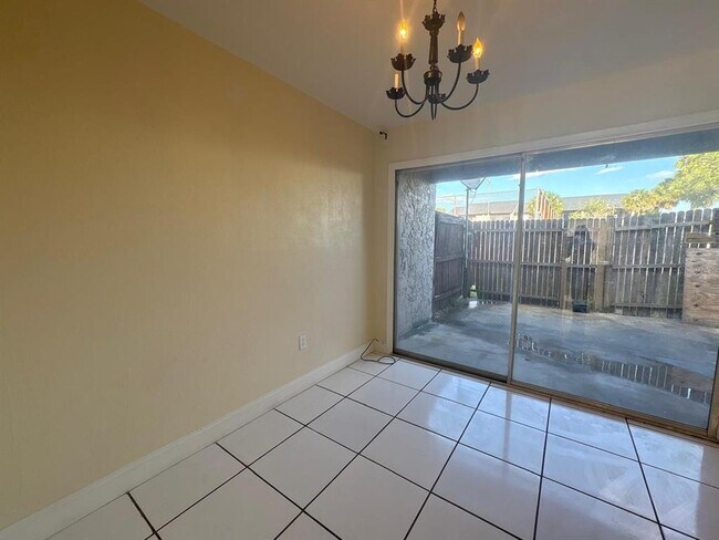 Building Photo - 4033 Henley Rd