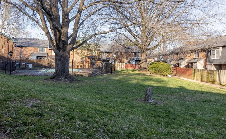 Building Photo - 5515 Country Dr