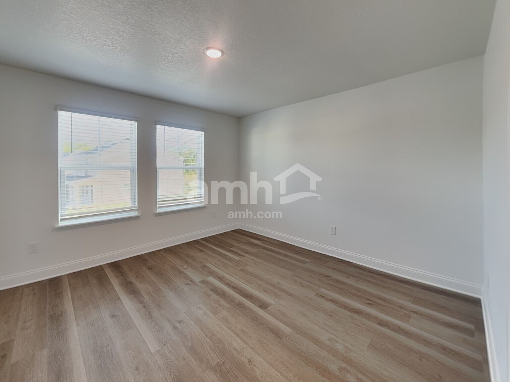 Building Photo - 2610 Feather Crst Dr