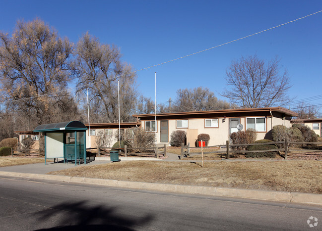 Building Photo - Coleman Court Apts