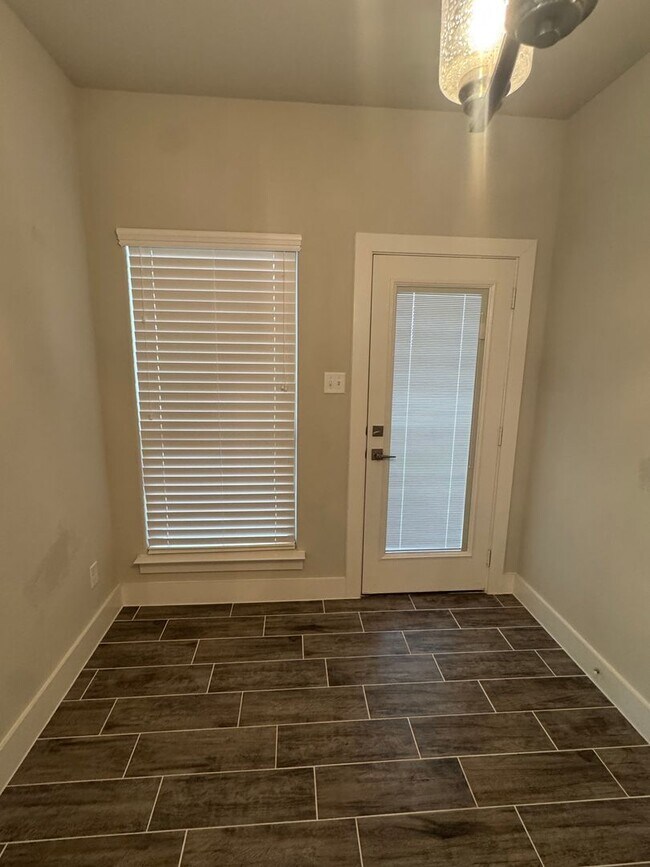 Building Photo - 3/2/2 located in Godley! Move in Specials call to inquire