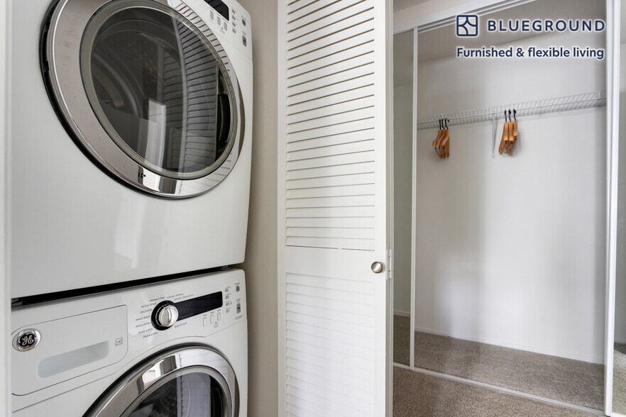 Building Photo - 28130 Peacock Ridge Dr