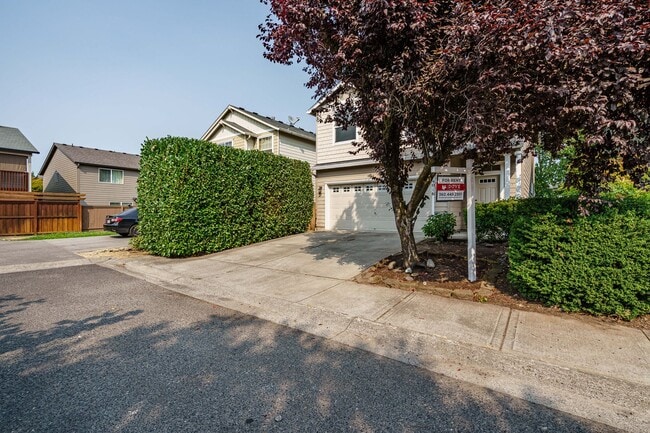 Building Photo - 3 bedroom 2.5 Bath - On Dead End Street - Low Maintenance Fenced Yard - Community Center with Swi...