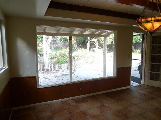 Building Photo - 2290 Canonita Dr