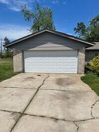 Building Photo - 3BD Home needing some TLC!! Has Fenced in Backyard & a 2-Car Garage!!