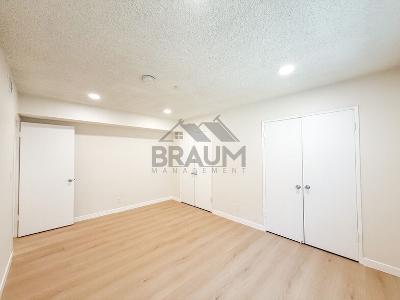 Building Photo - 6041 Whitsett Ave