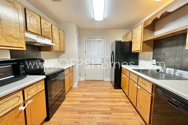 Building Photo - 1017 Creel St