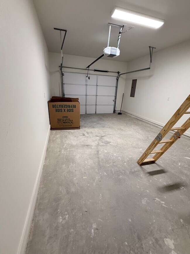 Building Photo - 382 Private Rd