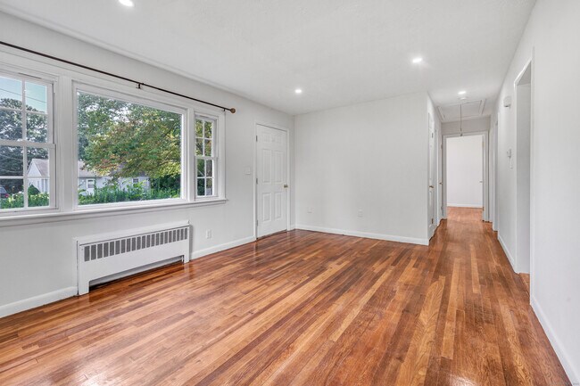 Building Photo - 19 Sunset Dr