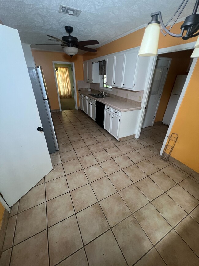 Building Photo - 19 Rob Ln