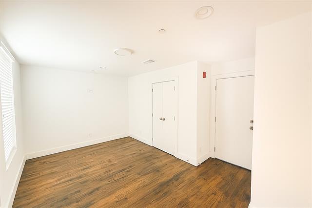 Building Photo - 1931 N Prairie Ave