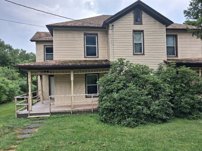 Building Photo - 360 Main St