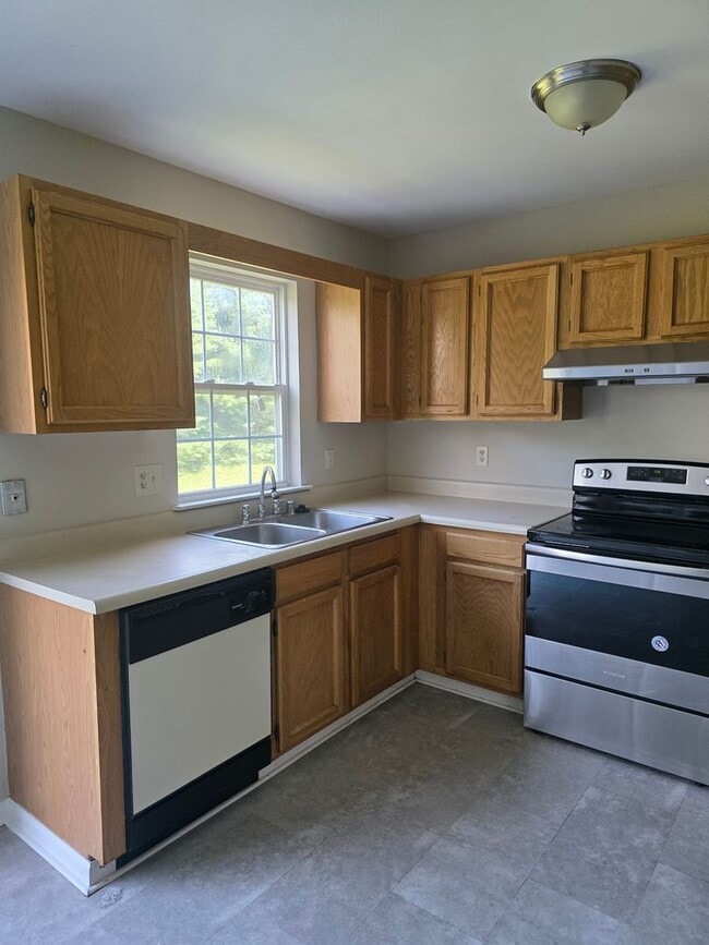 Building Photo - Blairville Court