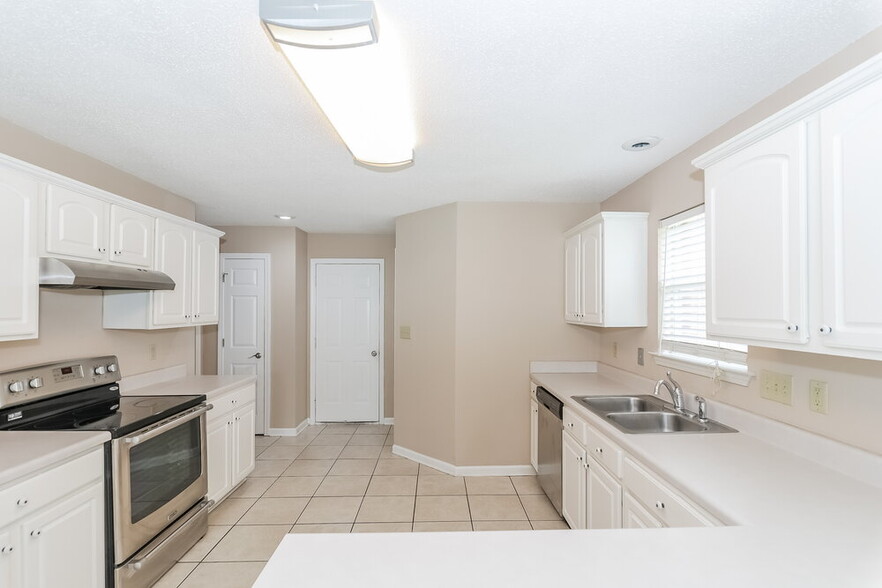 Building Photo - 11183 Ewe Turn Dr