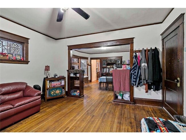 Building Photo - 950 Arkwright St N